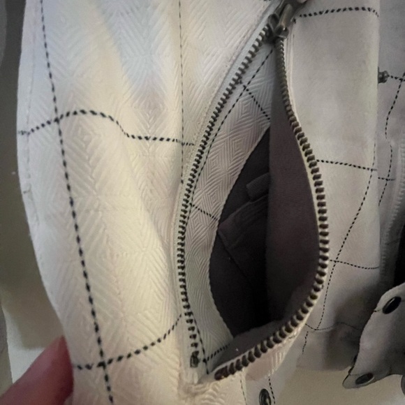 White windowpane Burton snowboarding jacket - Picture 3 of 8